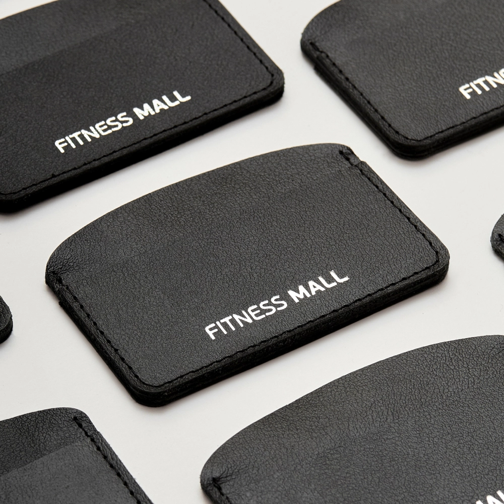 Кожаные аксессуары с логотипом