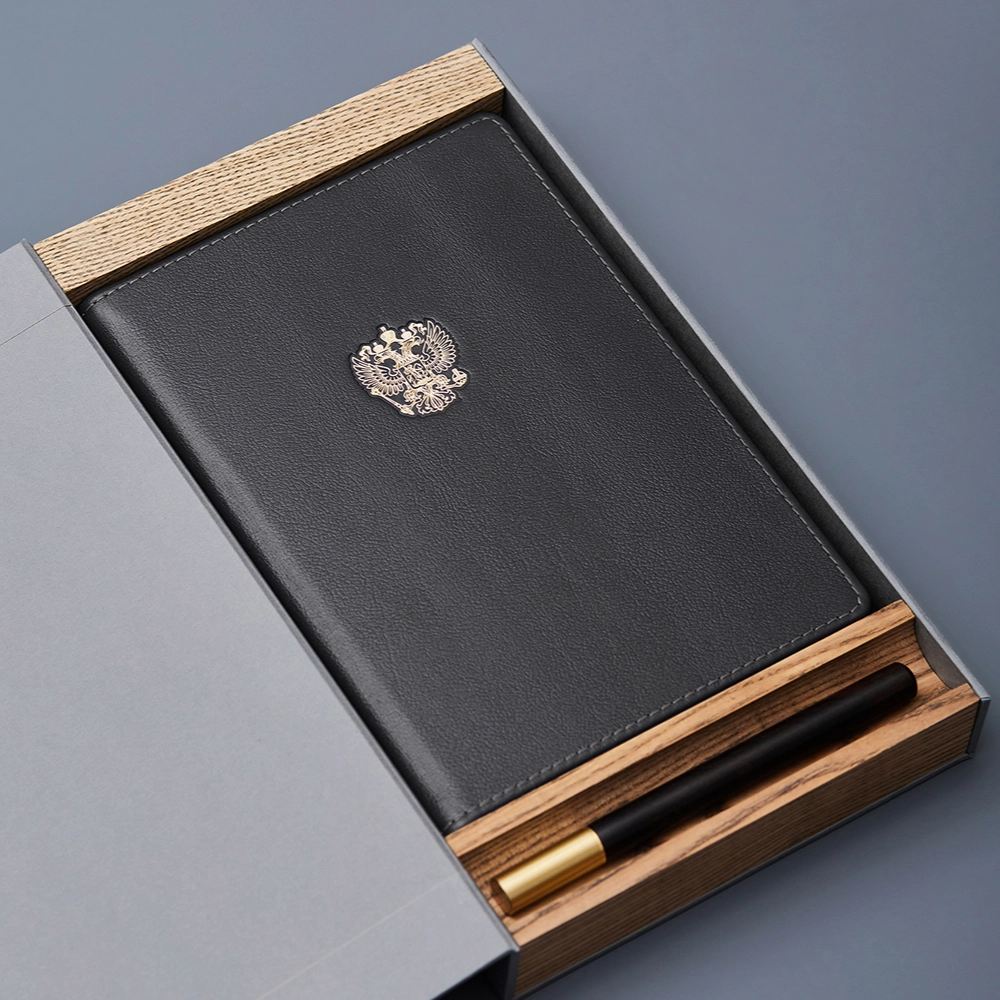 Государственным служащим