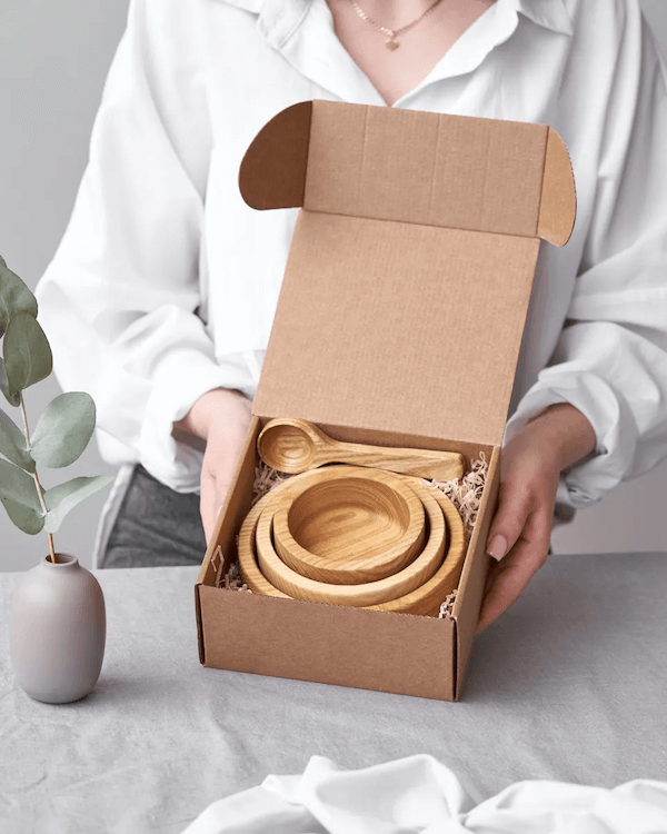 набор деревянной посуды с логотипом