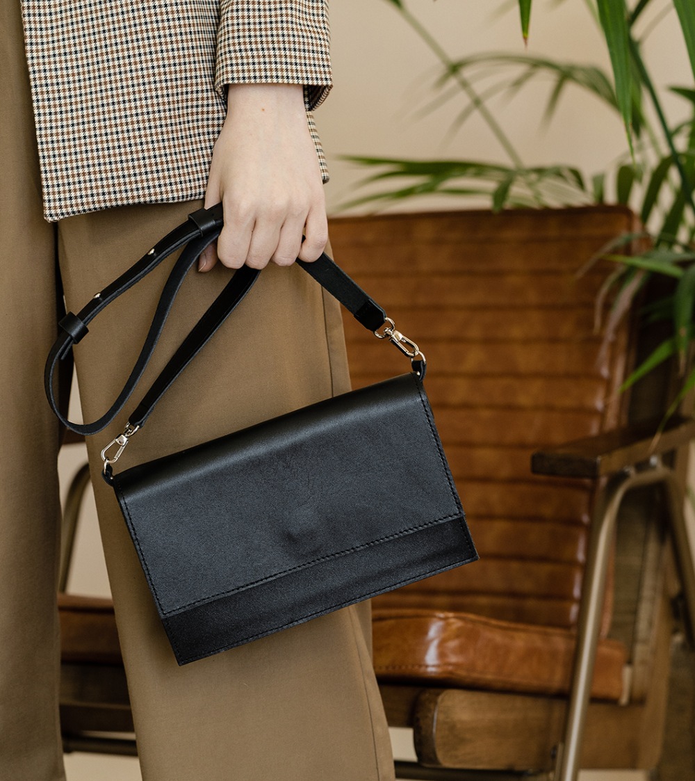 Сумка кроссбоди кожаная