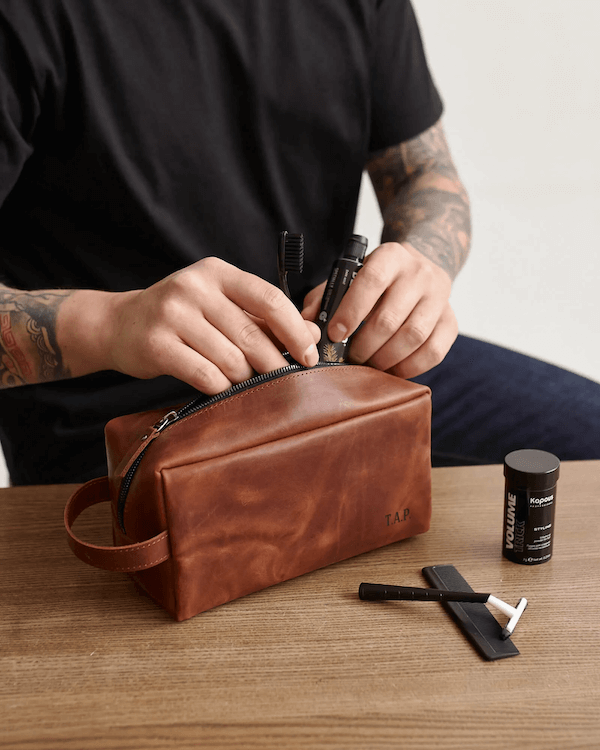 кожаная косметичка для мужчины руководителя