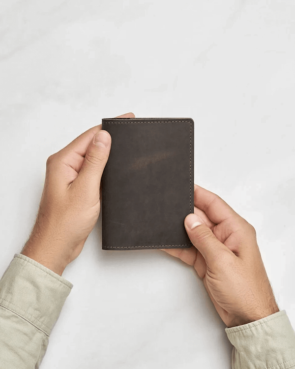 кожаная обложка на паспорт