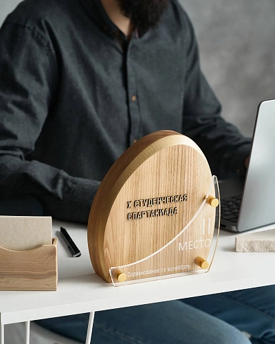 Деревянная награда NN-22 с золотой надписью