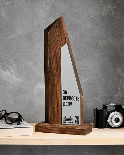 Награда деревянная NN-20 с металлической вставкой