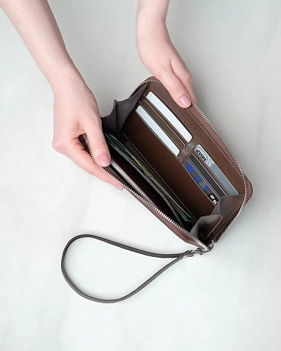 Кошелек на молнии MONTERRO Brown с ремешком на руку - фото - 3
