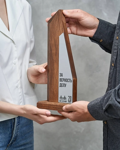 Награда деревянная NN-20 с металлической вставкой