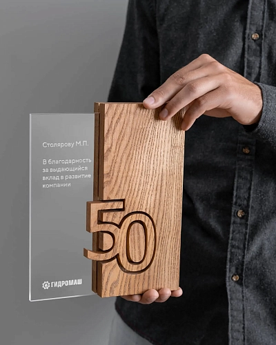 Плакетка деревянная NP-1 с объемными цифрами