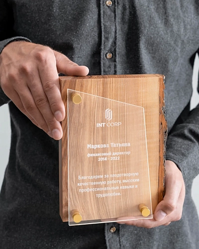 Плакетка деревянная NP-6 из массива ясеня с корой