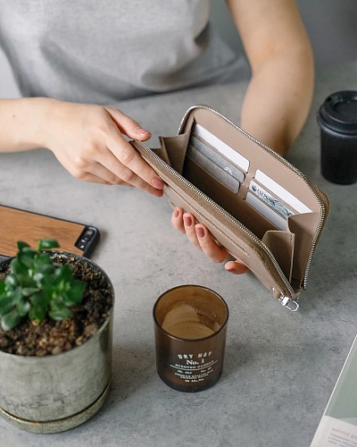 Кошелек на молнии MONTERRO Coffee с ремешком на руку - фото - 2