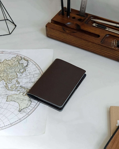 Кожаная обложка на паспорт FOLIO Brown - фото