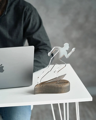 Спортивная награда NN-29 из оргстекла и дерева