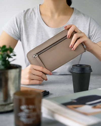 Кошелек на молнии MONTERRO Coffee с ремешком на руку - фото