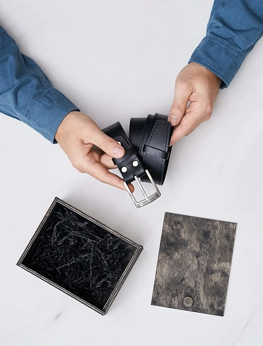 Ремень брючный мужской TYLER 120-125 см в деревянной коробочке - фото - 5